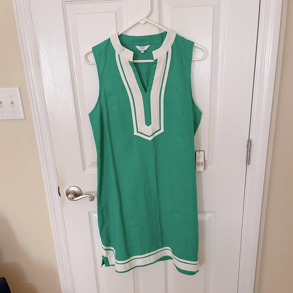 **$20 when Bundled** NWT Beautiful Sleeveless Green Shift Dress